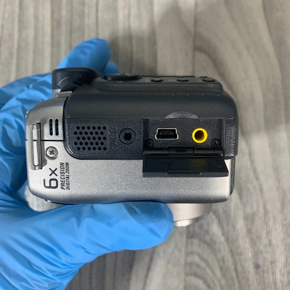 Sony Cyber-Shot DSC-S75 3.3MP Compact Digital Camera Charger & Battery FOR PARTS